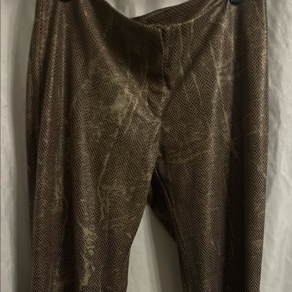 Set 3 piezas. Incluye pantalón, camisa y falda : 100% Polyester